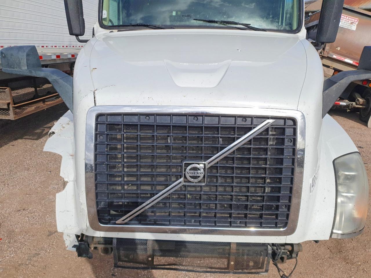 2015 Volvo VNL Semi Truck