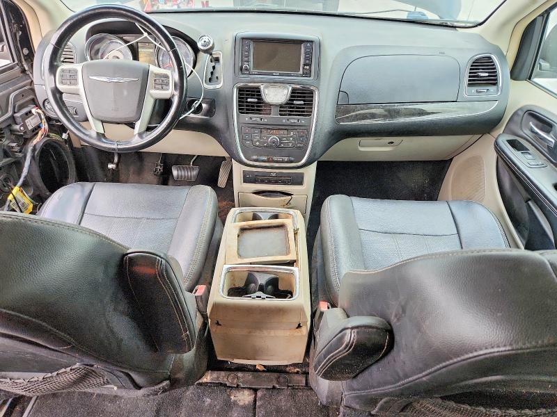 2014 Chrysler Town and Country Touring-l