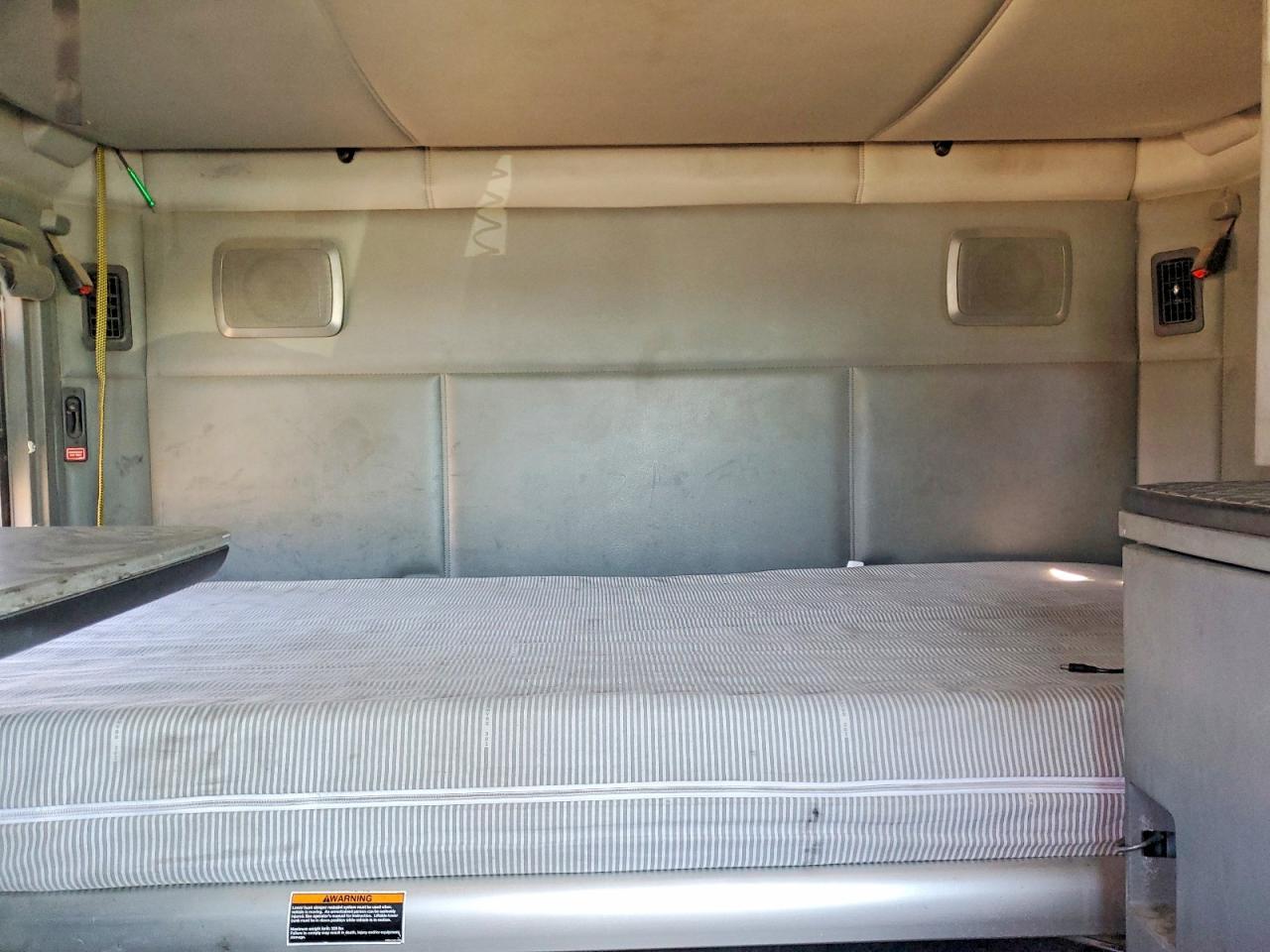 2017 Kenworth T680 Semi Truck