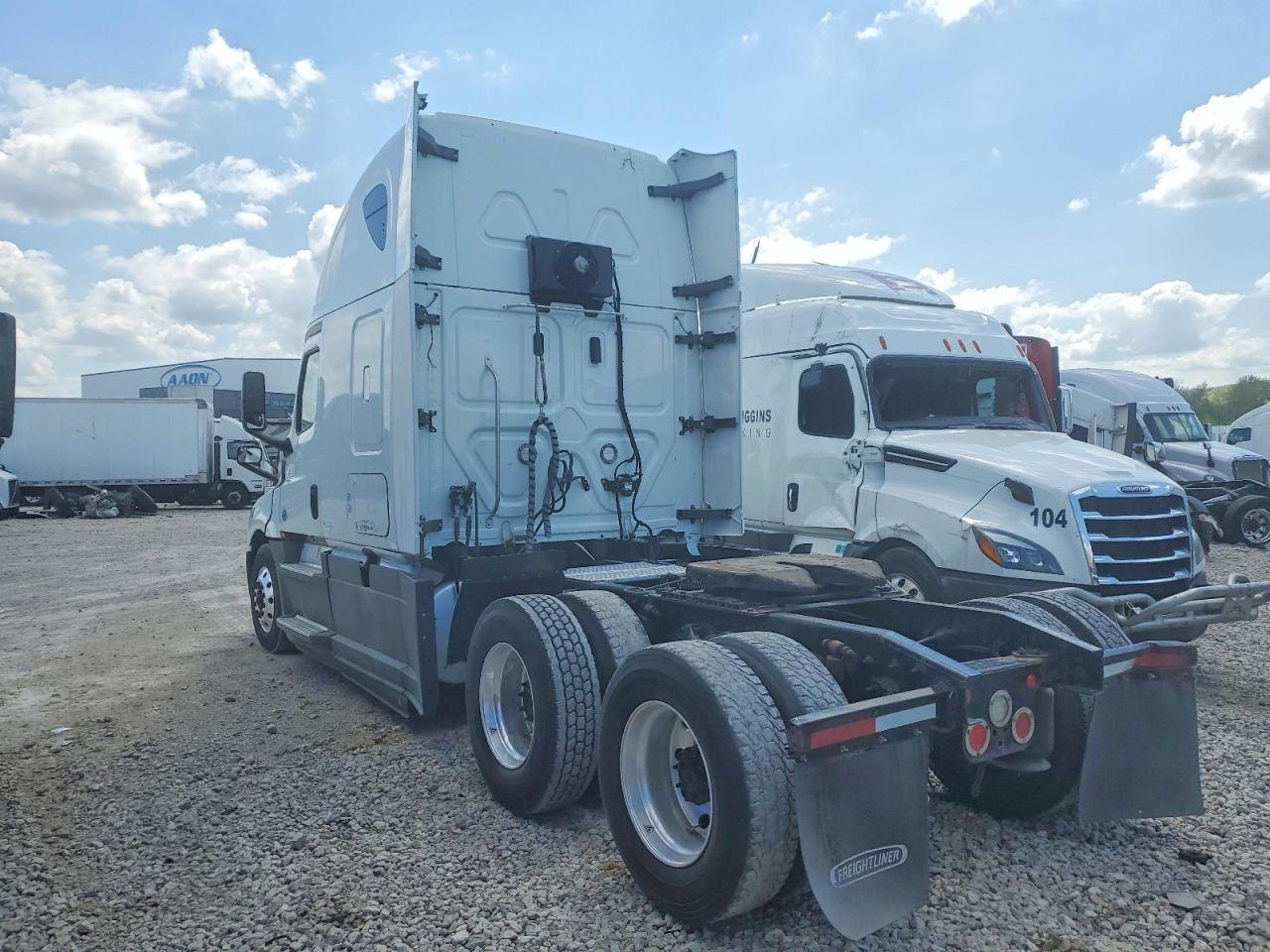2019 Freigliner Cascadia 126
