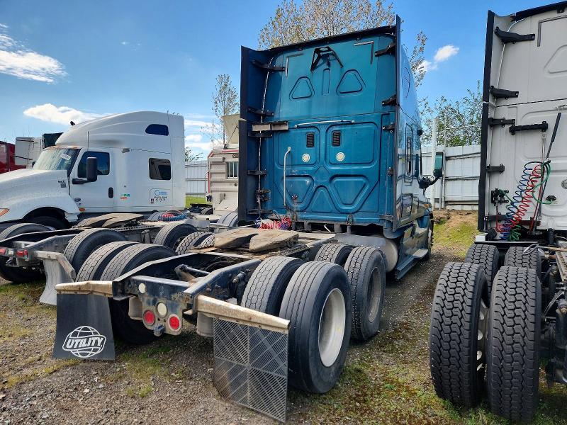 2013 Freigliner 2013 Freightliner Cascadia Semi Truck