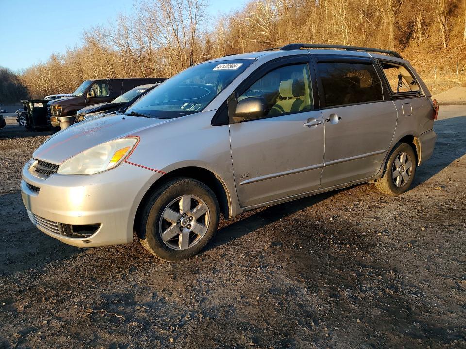 2004 Toyota Sienna le 7 Passenger