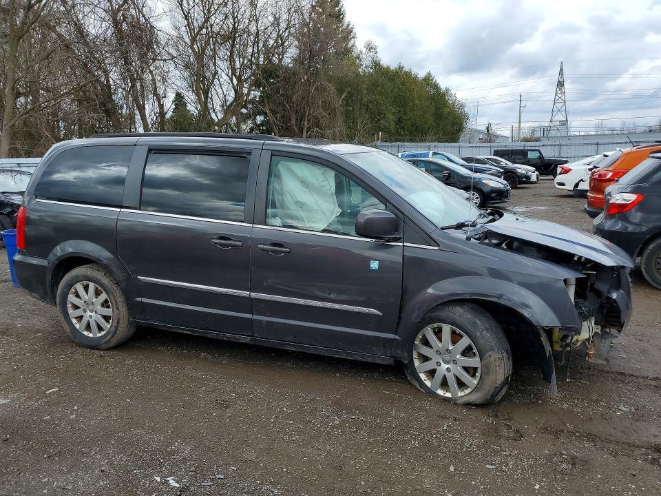 2016 Chrysler Town & Country Touring