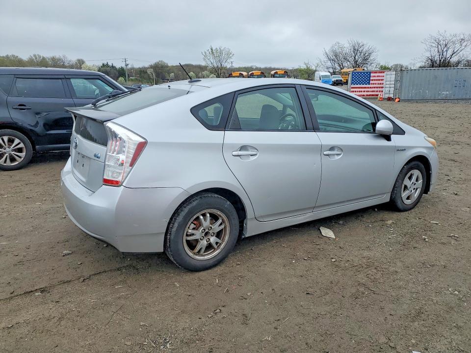 2010 Toyota Prius iii