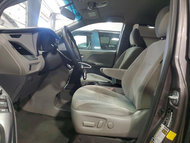 2017 Toyota Sienna le 8-passenger
