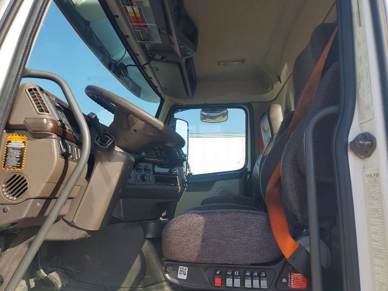 2017 Volvo VN VNL-Semi Truck