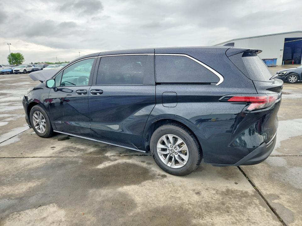 2022 Toyota Sienna le