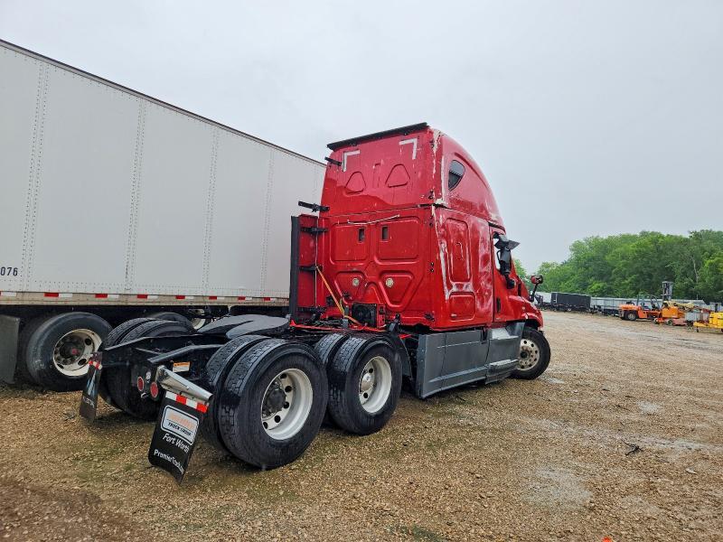 2016 Freightliner Cascadia 1