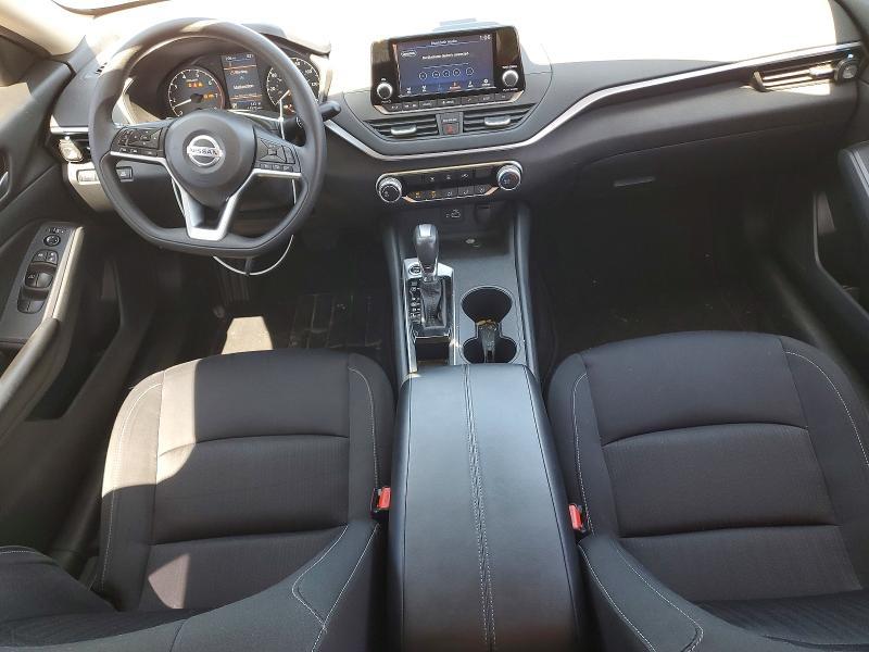 2022 Niss Altima s