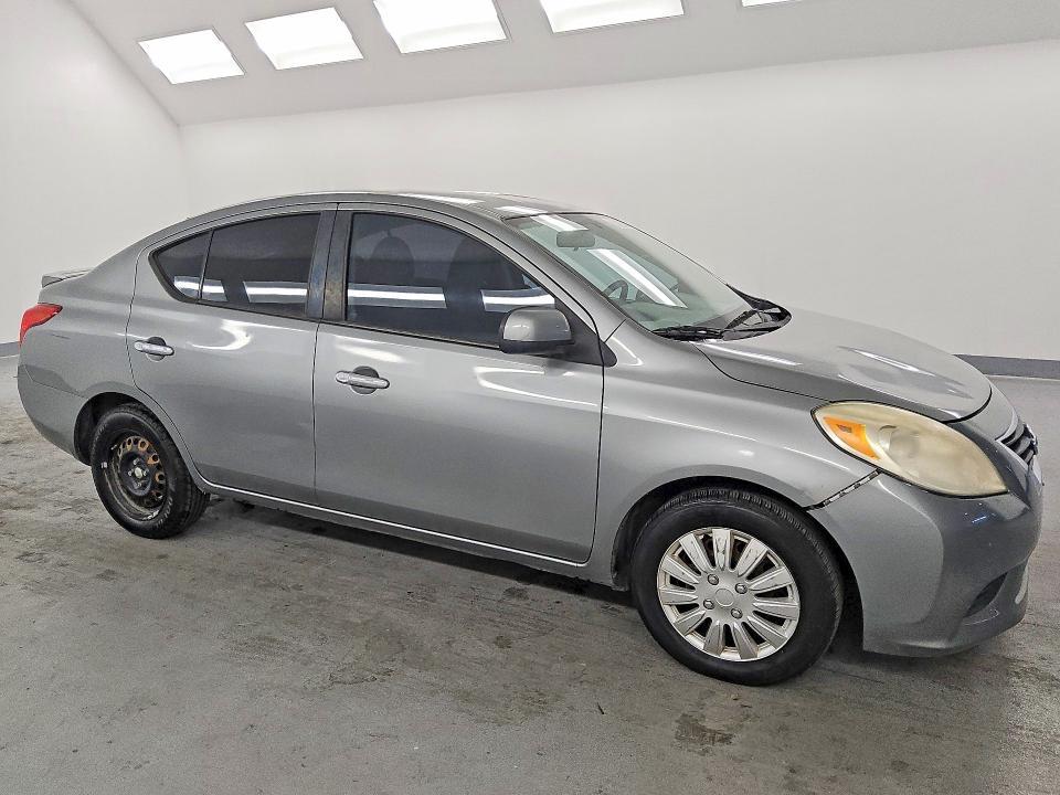 2013 Nissan Versa 1.6 s