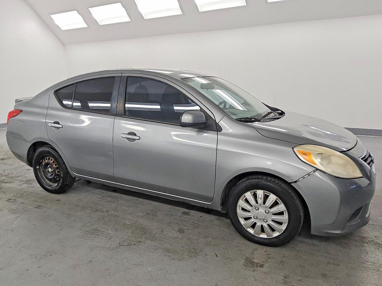 2013 Nissan Versa 1.6 s