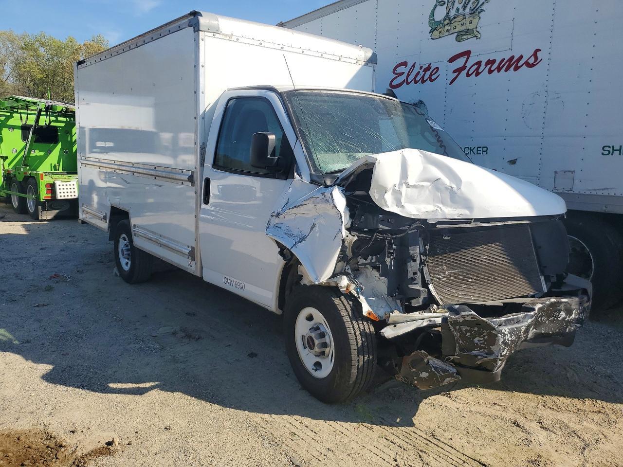 2022 GMC Savana BOX Truck