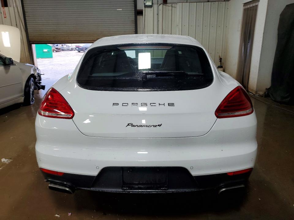 2014 Porsche Panamera 2