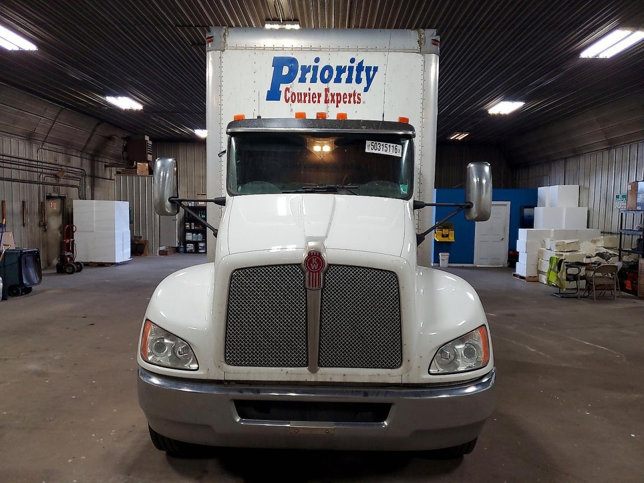 2017 Kenworth T370 BOX Truck