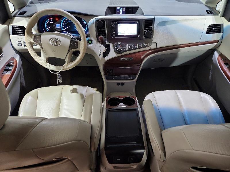 2014 Toyota Sienna xle 8-passenger