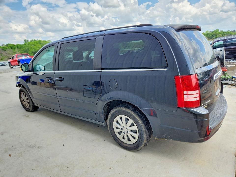 2010 Chrysler Town & Country lx