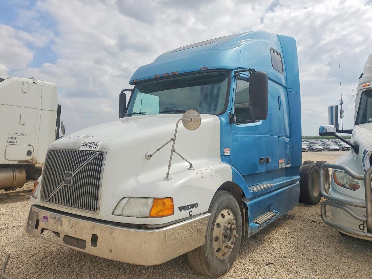 2002 Volvo VN VNL