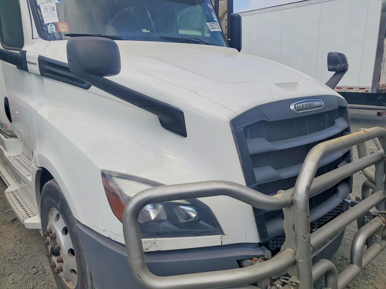 2020 Freigliner 2020 Freightliner Cascadia 126 Semi Truck
