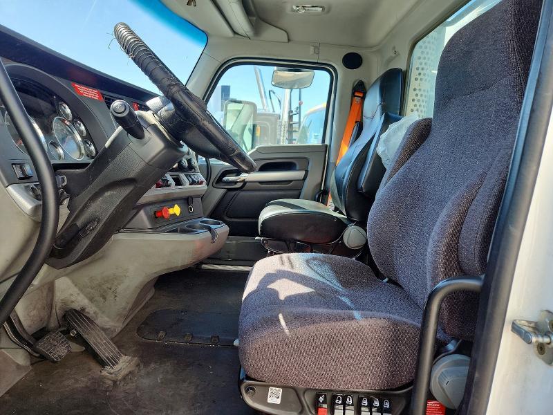 2021 Kenworth T680 Semi Truck