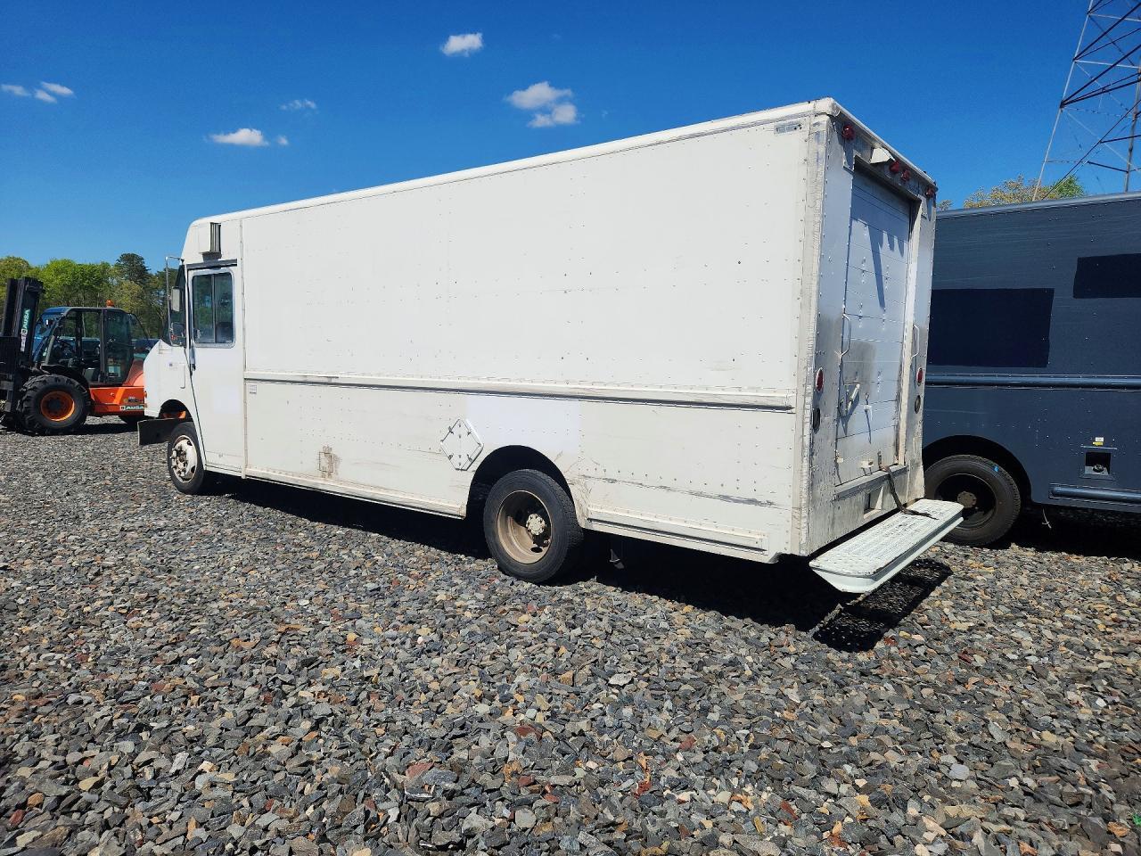 1999 Freightliner MT45G Delivery Truck