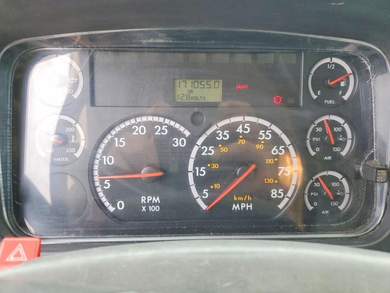 2004 Freigliner 2004 Freightliner Business Class M2 BOX Truck