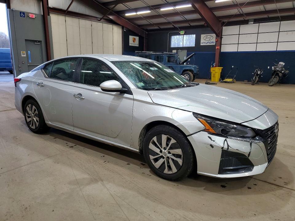 2023 Nissan Altima s