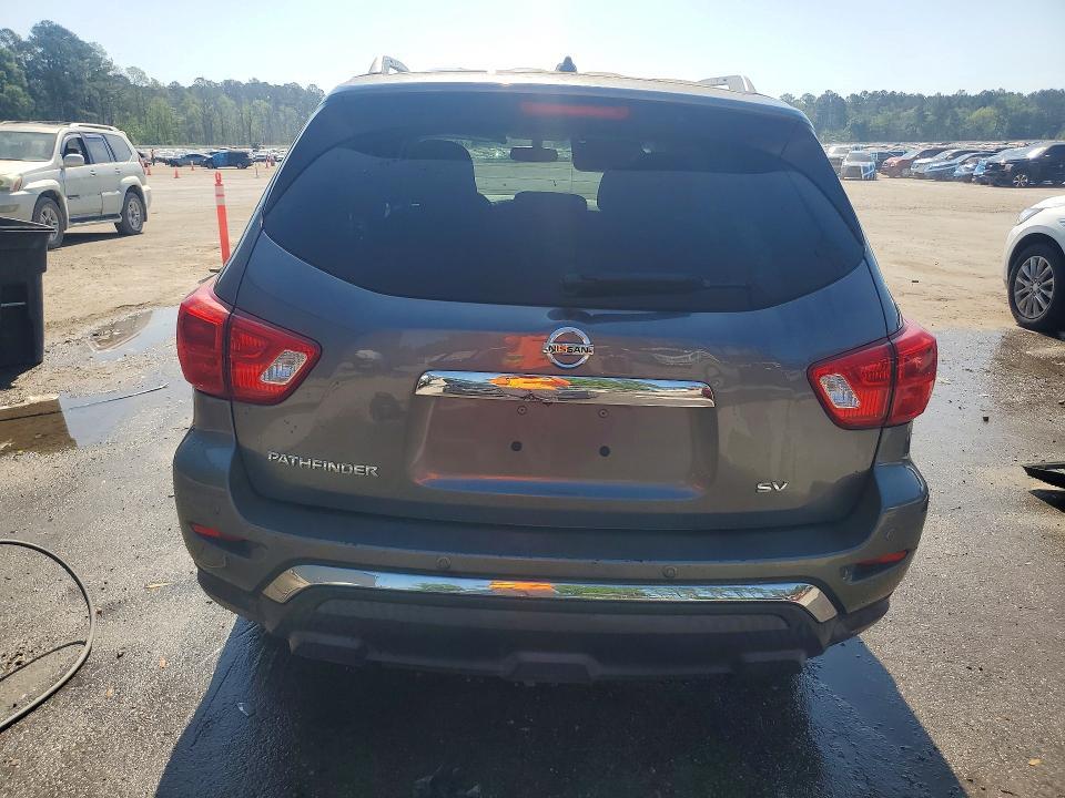 2017 Nissan Pathfinder sv