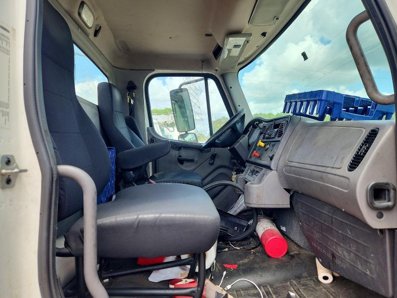 2020 Freightliner Business Class M2 Semi Truck