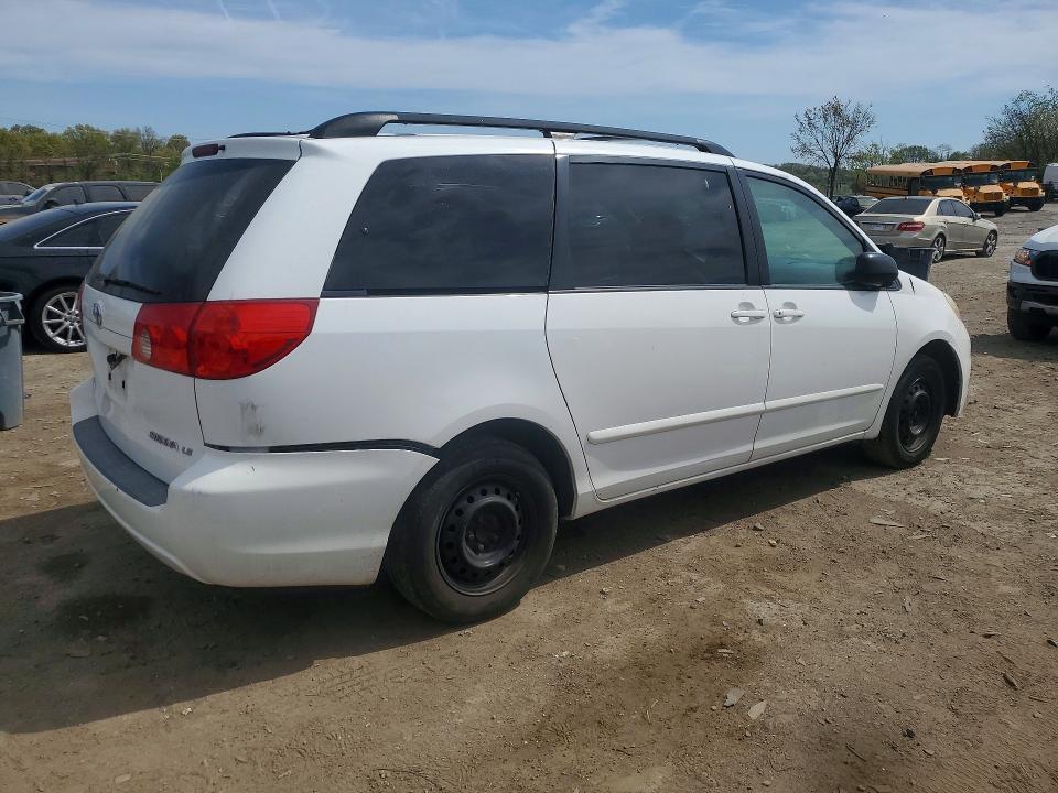 2010 Toyota Sienna le 8-passenger