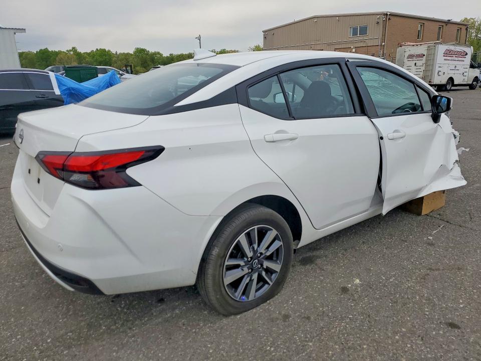 2025 Nissan Versa sv