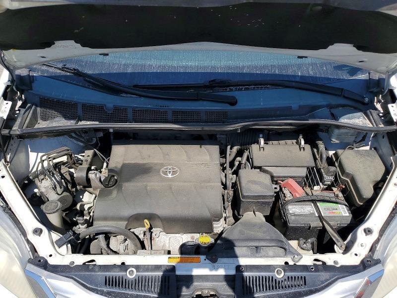 2013 Toyota Sienna Limited 7-passenger