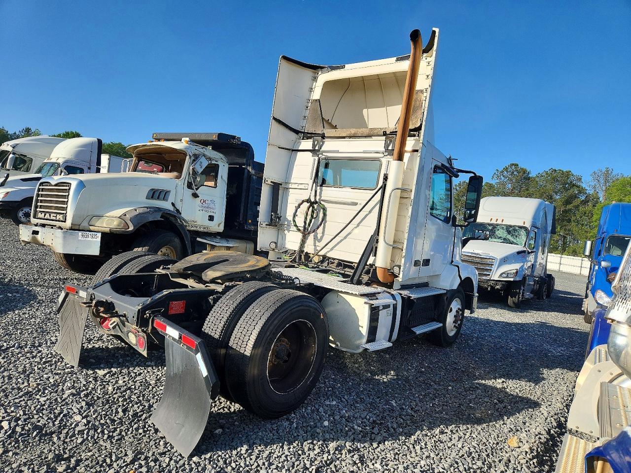 2017 Volvo VNL Semi Truck