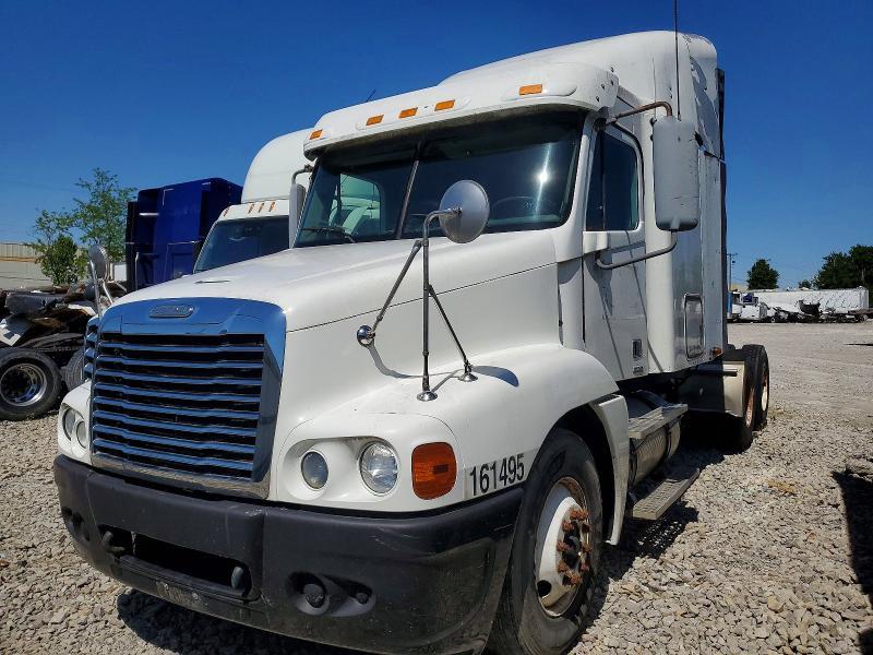 2004 Freigliner 2004 Freightliner CST120 Semi Truck