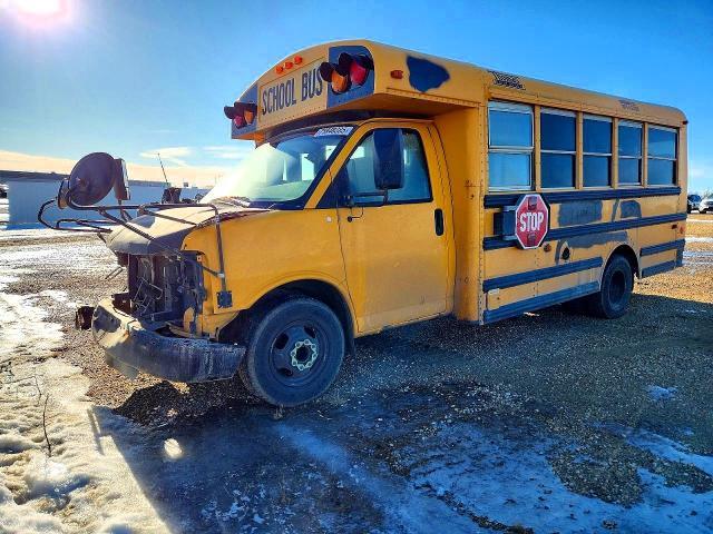 2011 Chev Express Cutaway G3500