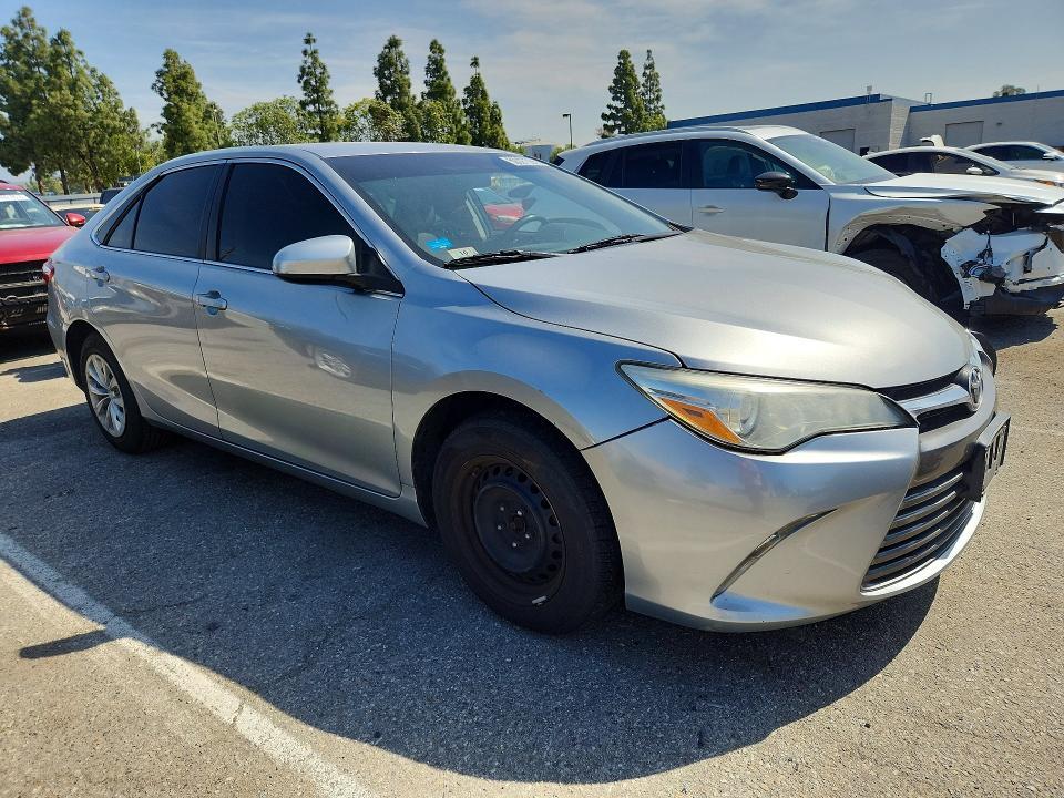 2015 Toyota Camry le