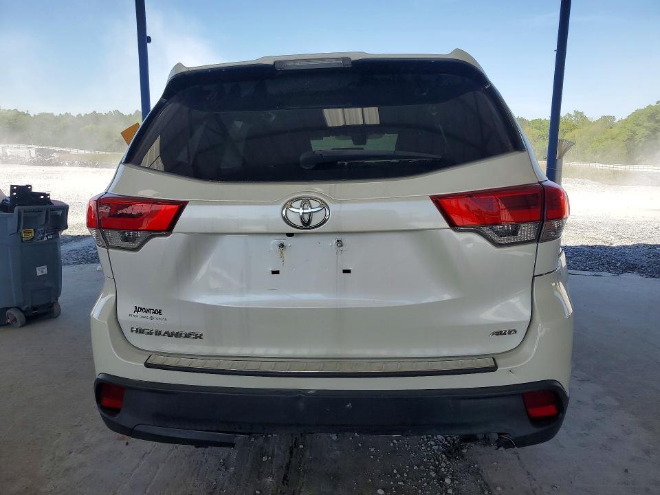 2018 Toyota Highlander le