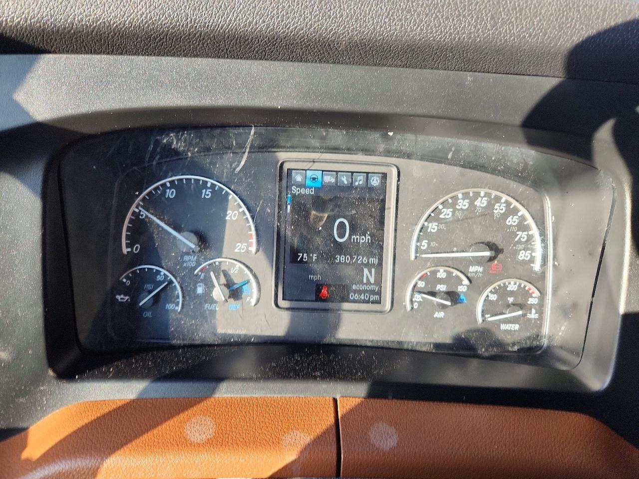 2021 Freigliner 2021 Freightliner Cascadia 126 Semi Truck