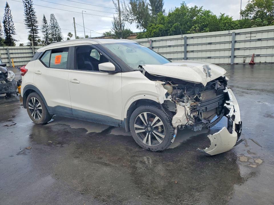 2018 Nissan Kicks sv