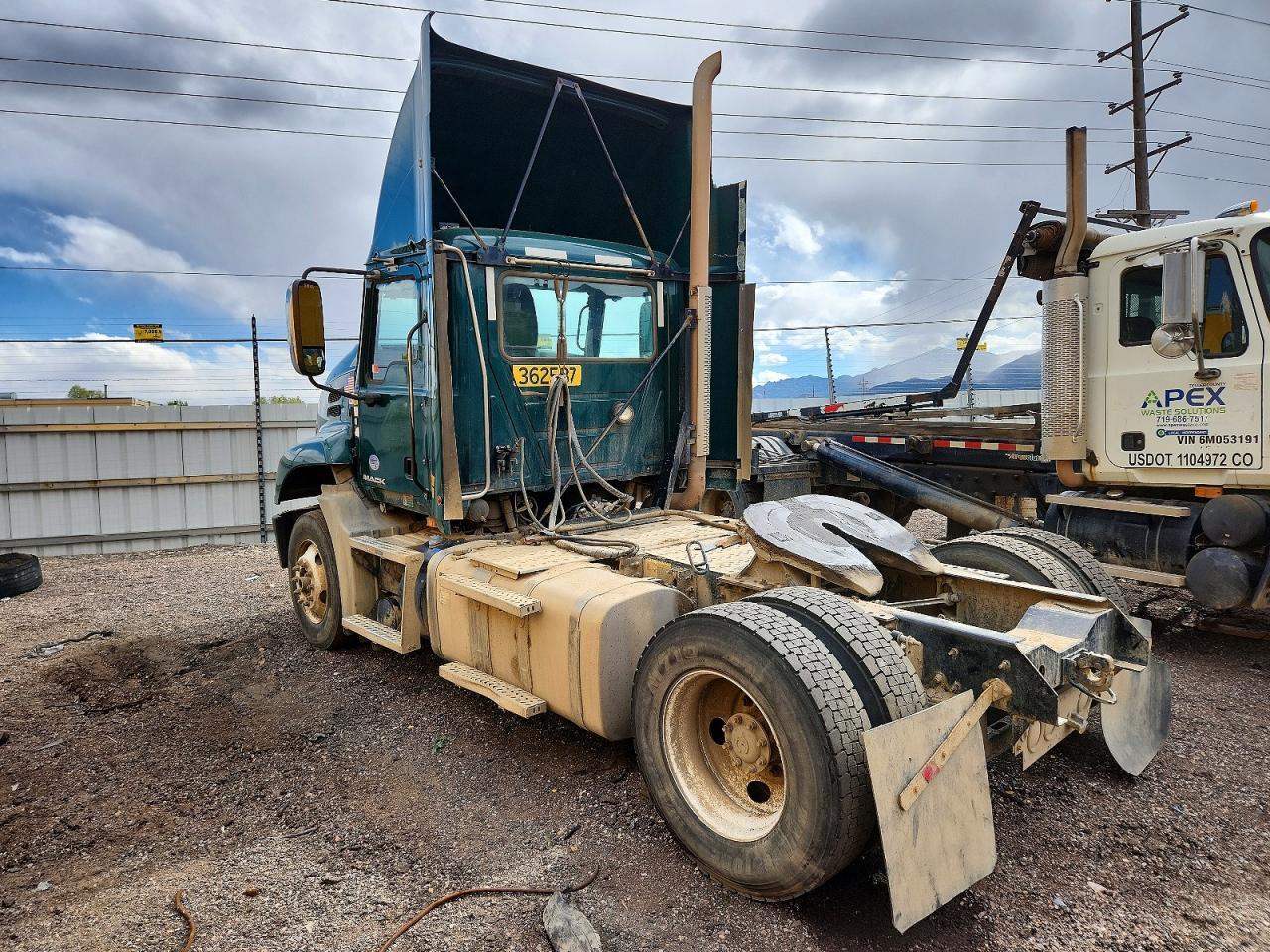 2017 Mack CXU612 Semi Truck