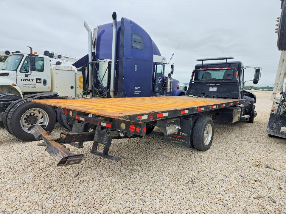 2016 Peterbilt 325-TOW Truck