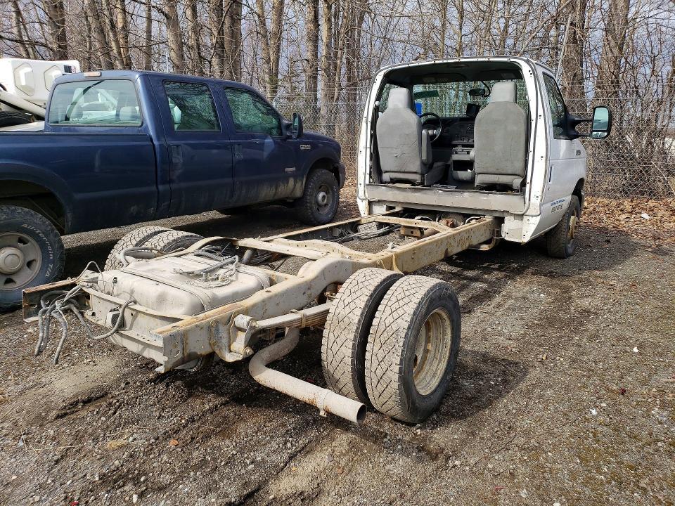 2017 Ford Econoline E350 Super Duty Cutaway Van