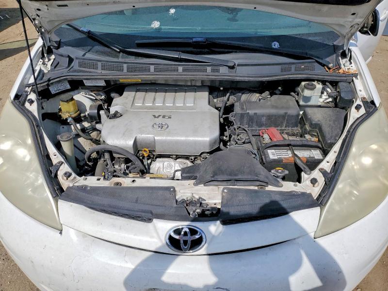2010 Toyota Sienna le 8-passenger