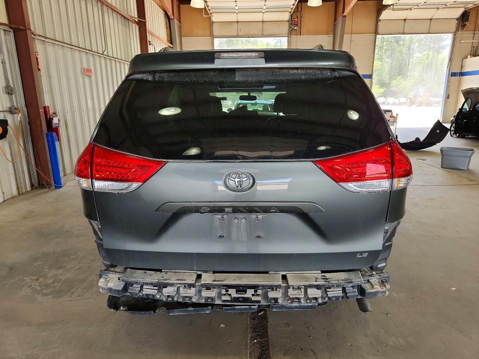 2011 Toyota Sienna le