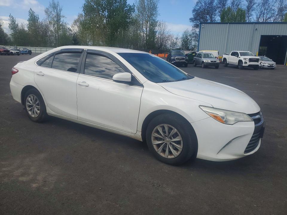 2015 Toyota Camry le