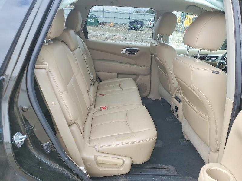 2016 Nissan Pathfinder sl