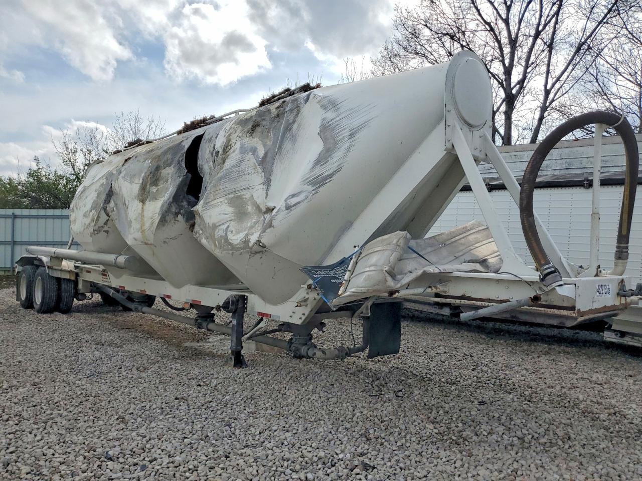 1999 Vantage Dump 1999 Freedom Pneumatic DRY Bulk Trailer
