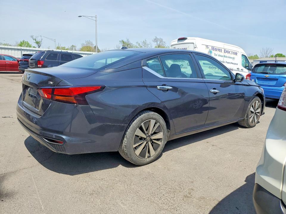 2021 Nissan Altima sv