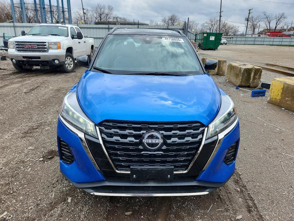 2023 Nissan Kicks sr