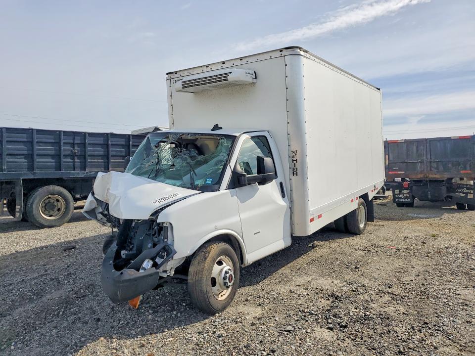2024 GMC Savana Refrigerated BOX Truck