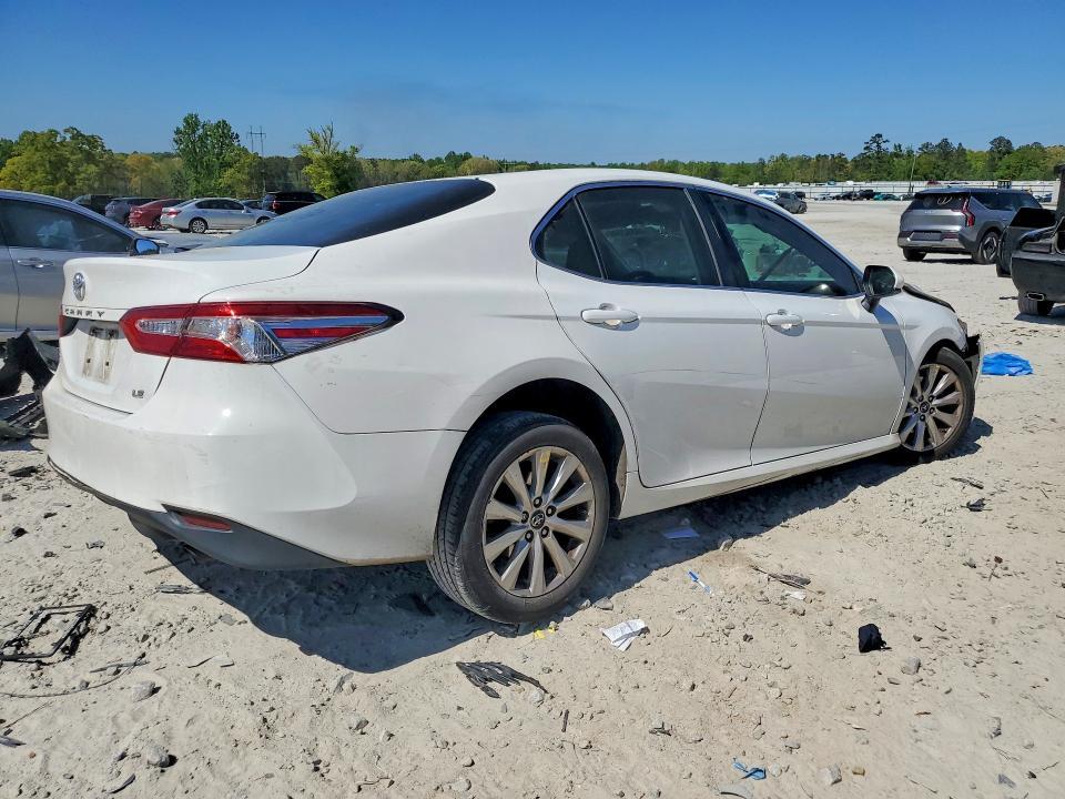 2018 Toyota Camry le